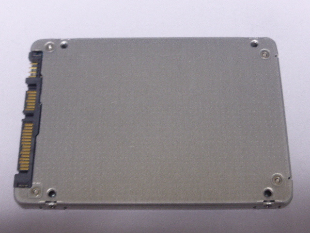 KIOXIA SSD KHK6YRSE3T84 SATA 2.5inch 3.84TB(3840GB) 電源投入回数30回 使用時間186時間 正常判定 本体のみ ラベル欠品 中古品です④_画像1