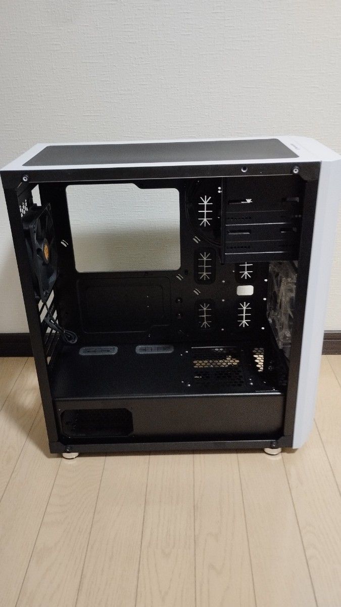 Thermaltake Versa H26 White/w casefan ミドルタワー型PCケース [ホワイトモデル] 　中古品