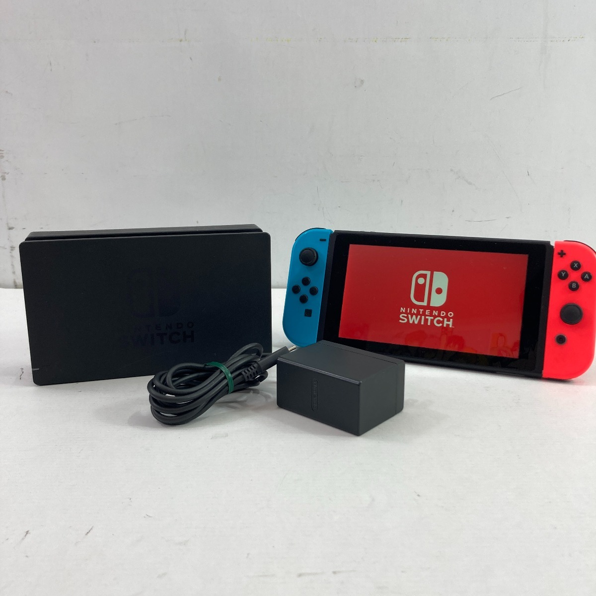 04w0014▲【1円~】Nintendo Switch 本体のみ 充電器有 / 動作確認済み HAC-001 中古品