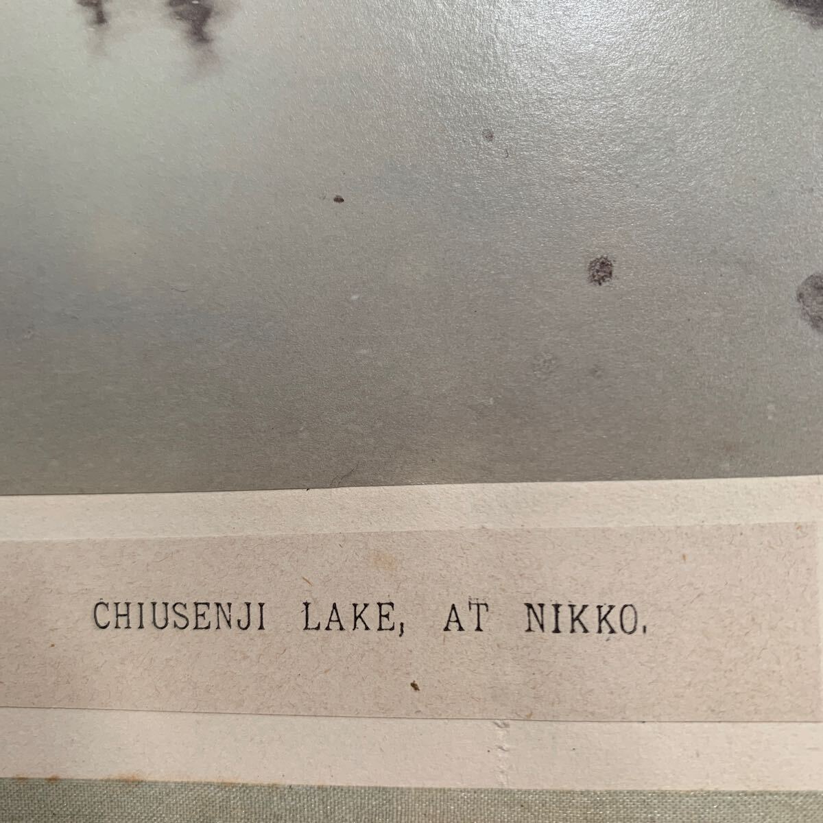 戦前(明治、大正)手彩色写真　2枚(表裏) 日下部金兵衛　『Japanese old man's』『CHIUSENJI LAKE,AT NIKKO』_画像6