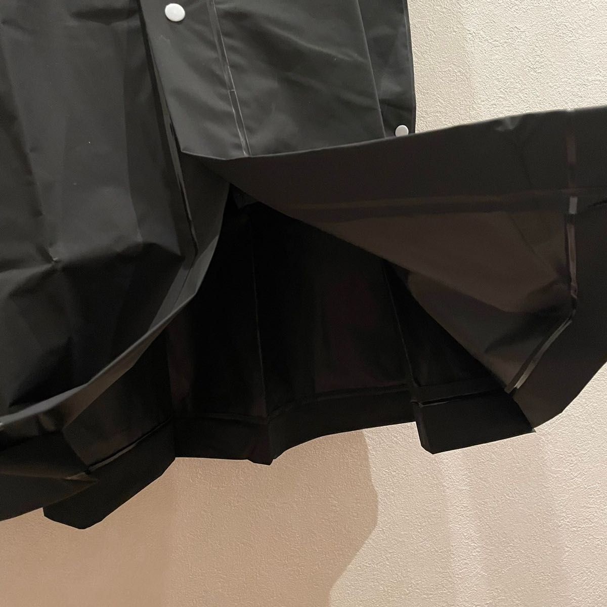 多機能 レインコート ブラック XL 雨合羽 カッパ 透明つば 背中マチ 防水　 雨具 男女兼用 レインポンチョ 超軽量 通学通勤