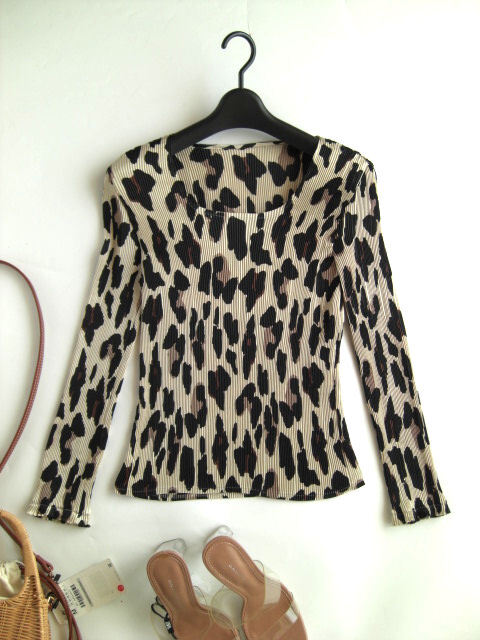 SPECCHIO[ spec chio] Leopard pattern pleat pull over blouse 40 postage 185 jpy 