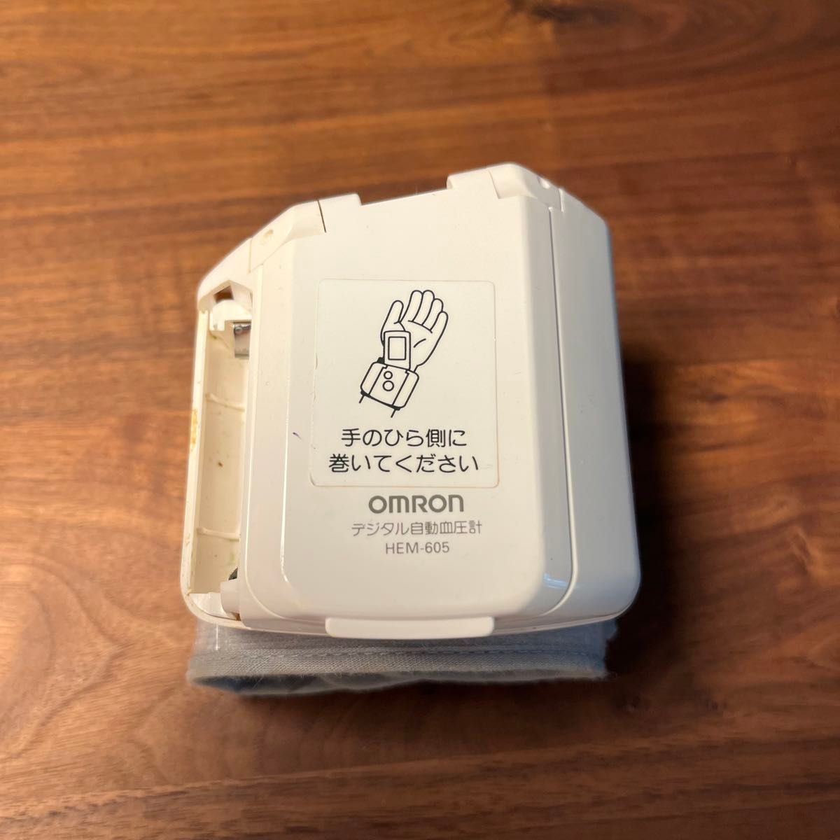 オムロン デジタル 自動血圧計 HEM-605 手首式 OMRON