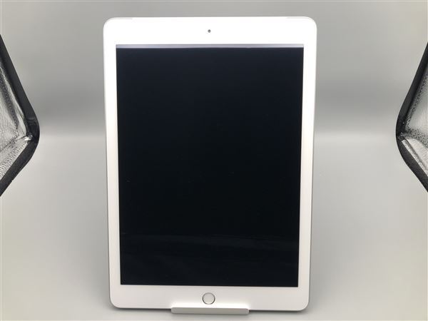 iPad 9.7インチ 第5世代[32GB] セルラー docomo シルバー【安 …_画像3