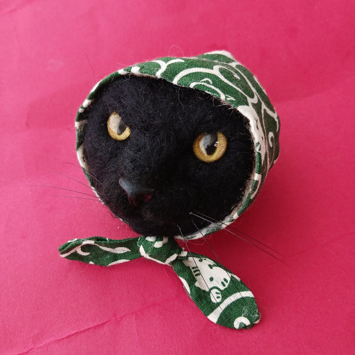 もたこ 羊毛フェルト猫 黒猫 ほっかむり猫 どろぼう猫 かぶりもの猫 羊毛フェルト黒猫 風呂敷猫 猫柄の風呂敷 羊毛フェルトの黒猫の画像4