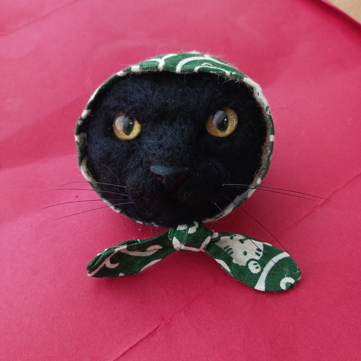 もたこ 羊毛フェルト猫 黒猫 ほっかむり猫 どろぼう猫 かぶりもの猫 羊毛フェルト黒猫 風呂敷猫 猫柄の風呂敷 羊毛フェルトの黒猫の画像8
