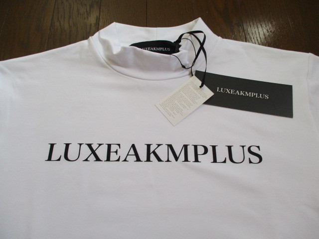 ☆LUXE AKM PLUS/リュクスエイケイエムプラス☆未使用 フロントロゴモックネックTシャツ ホワイト サイズ：L ゴルフ トレーニング ジム_画像6