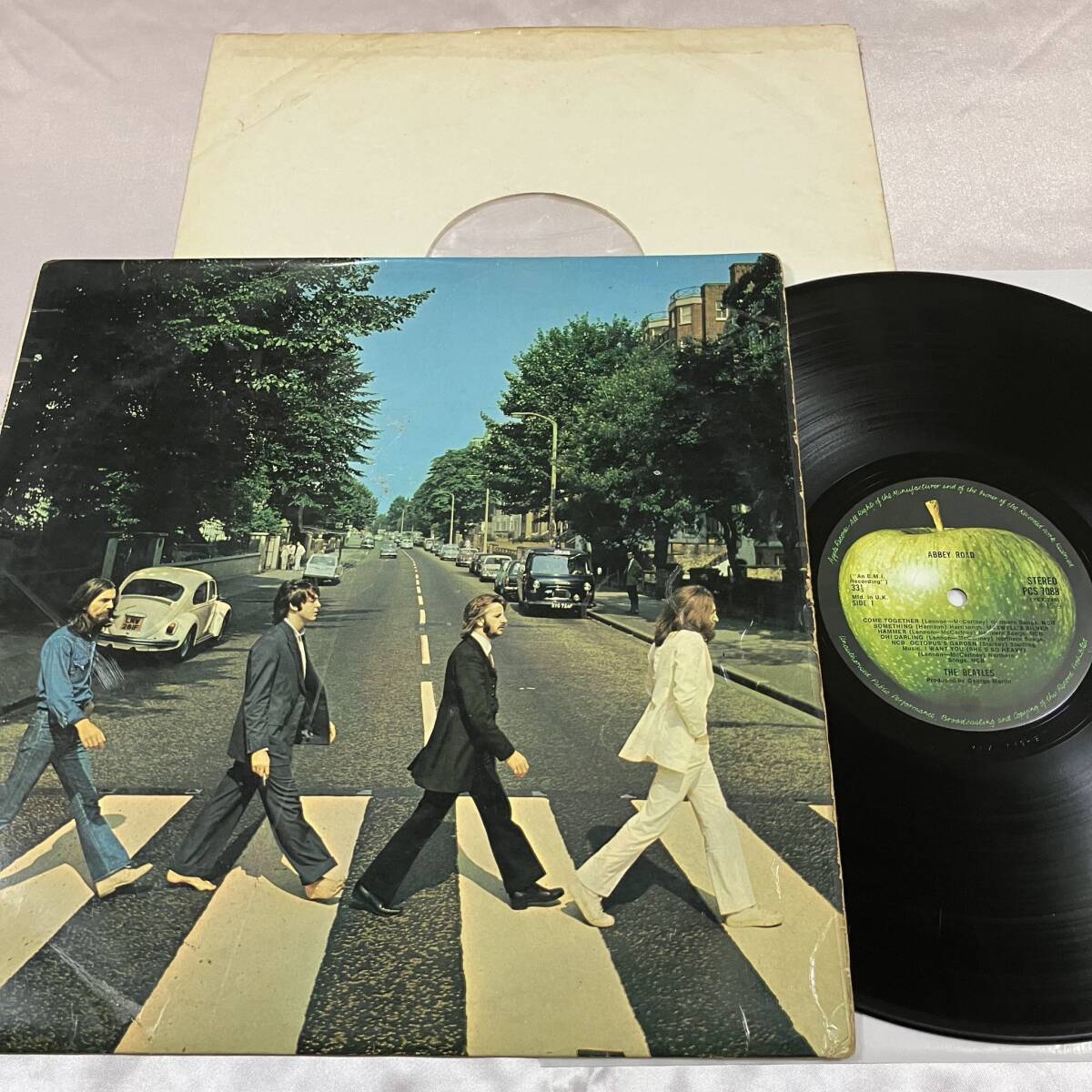 [ Logo . левый . смещение . левый Apple ]UK запись 1st Press HER MAJESTY запись нет mato2/1 ABBEY ROAD Beatles THE BEATLES