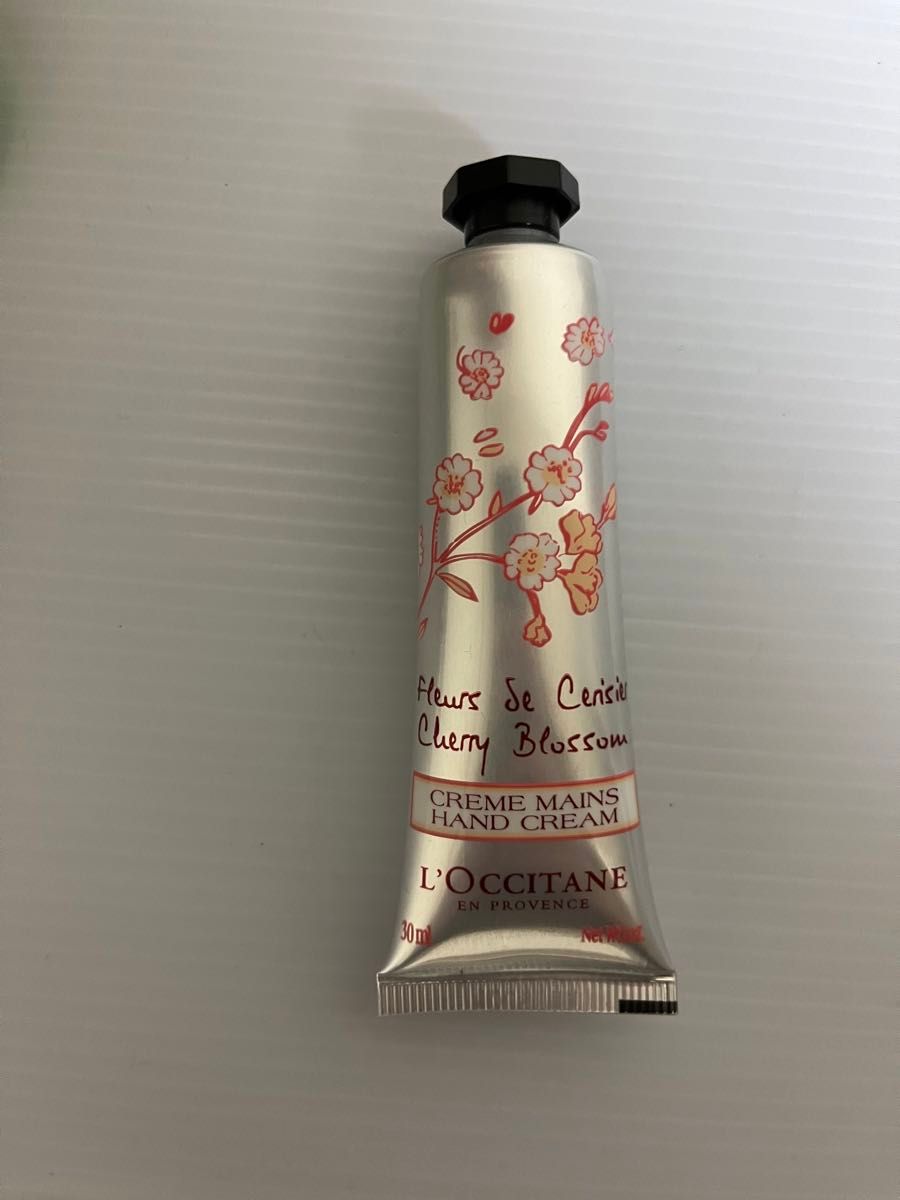 L'OCCITANEハンドクリーム 