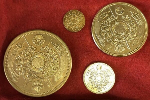 * 4 sheets all Meiji 9 year old 20 jpy,10 jpy,2 jpy,1 jpy gold coin . boxed collection antique 