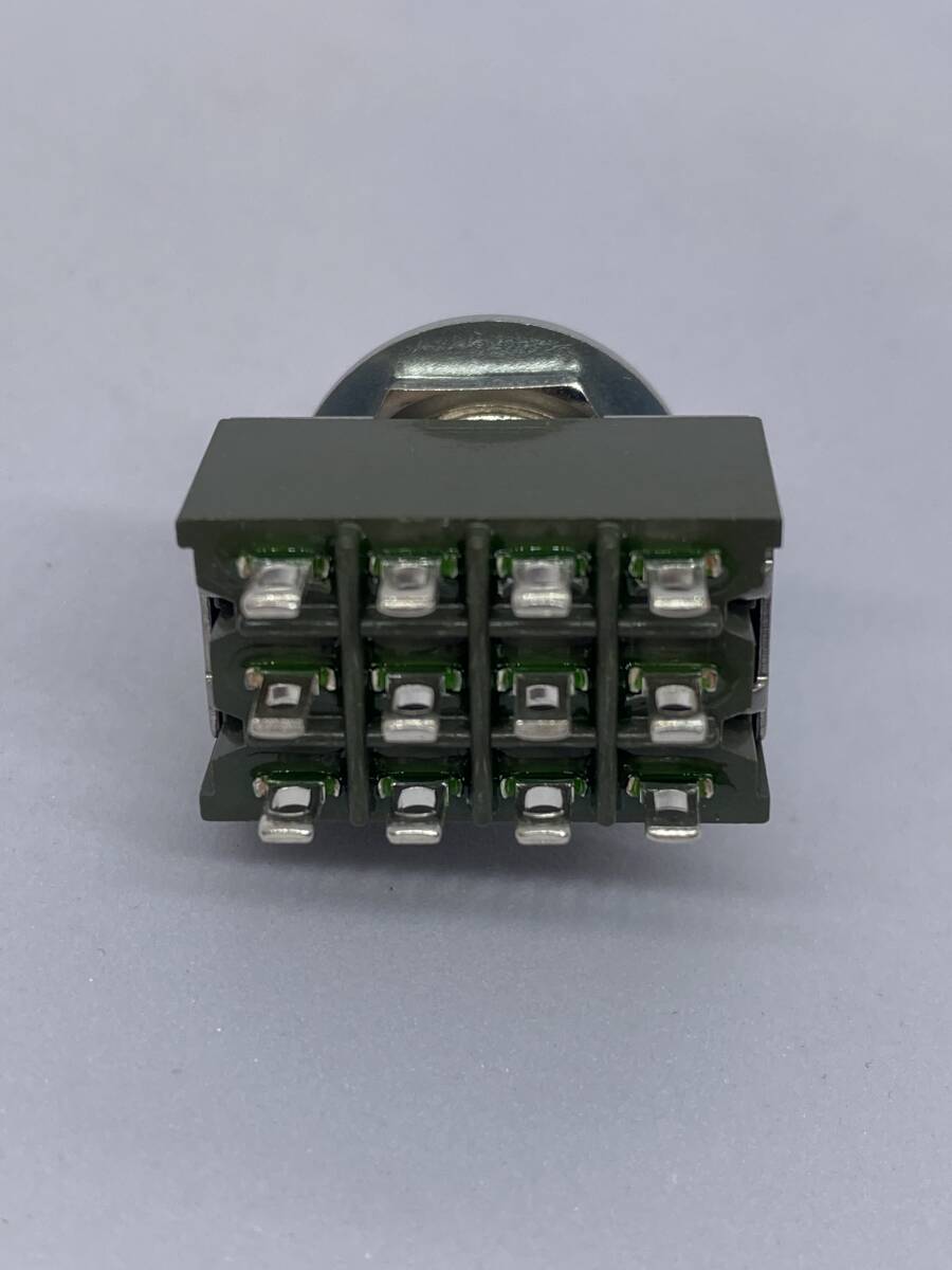 【ON-ON-ON ２回路（12P）】M-2040L/B　NKKスイッチズ製　ON-ON-ONが２回路（12P）ラージブッシングのトグルスイッチです_画像3