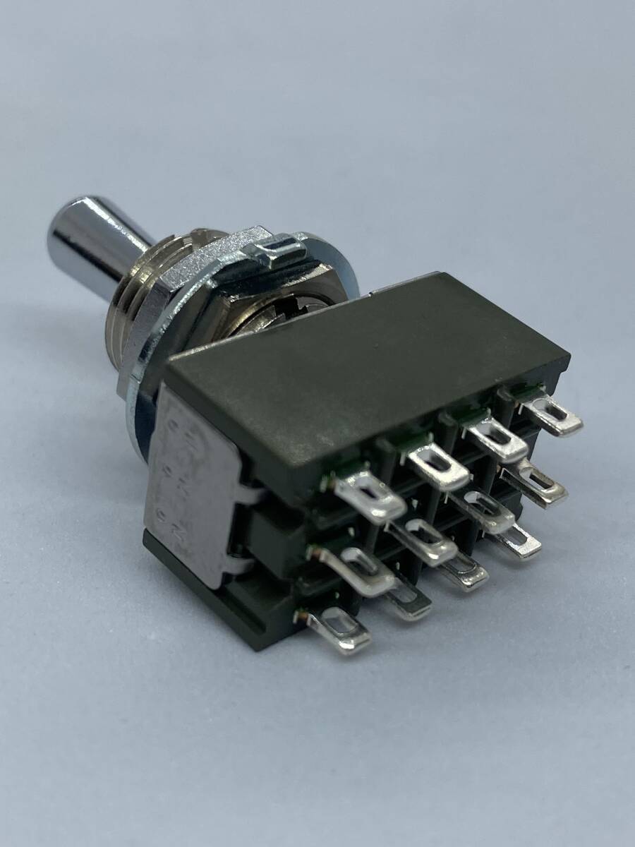 【ON-ON-ON ２回路（12P）】M-2040L/B　NKKスイッチズ製　ON-ON-ONが２回路（12P）ラージブッシングのトグルスイッチです_画像5