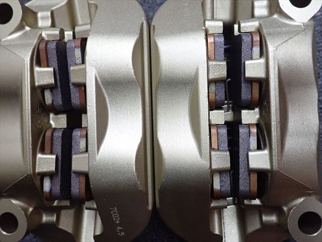 brembo　ラジアルマウントキャリパー　4枚パッド付　MVアグスタ　F4-1000　R312新車外し　_パッド残量