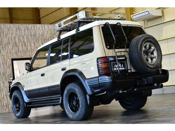 パジェロ 2.8 ミッドルーフワイド エクシード ディーゼルターボ 4WD 軽油　サンルーフ　ベージュ全塗装　ラック_下にある[写真を見る]で全写真を見れます