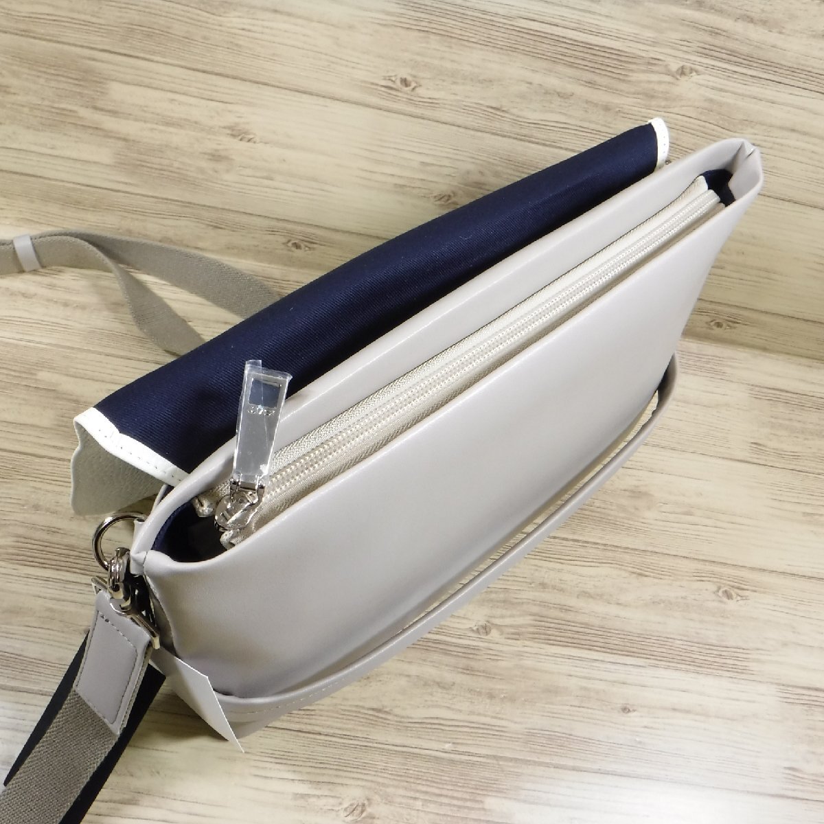 YY765izito regular price 19800 jpy new goods Italy cow leather leather shoulder bag 4WAY clutch bag combined use white to-b made in Japan IS/ITka start 939201