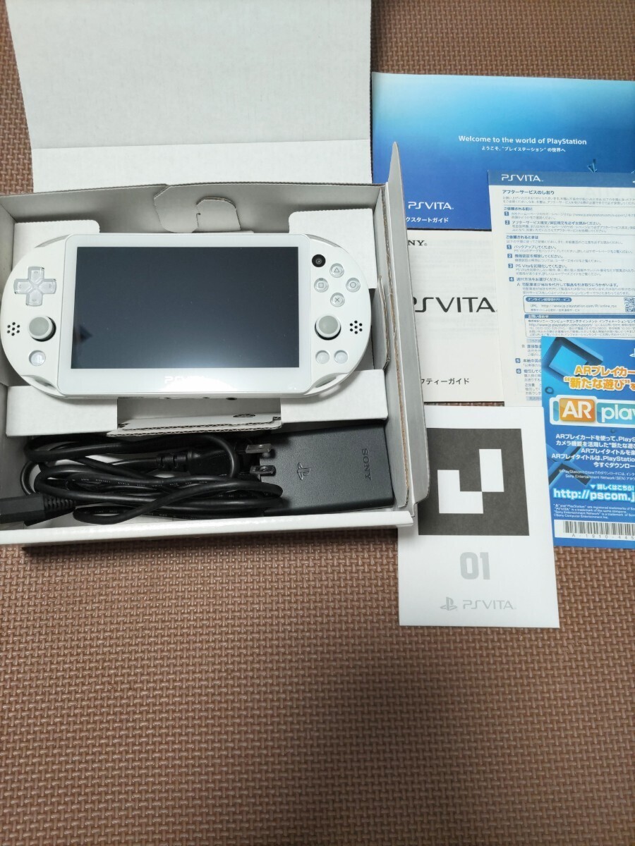 美品 SONY PlayStation Vita ホワイト PCH-2000 ZA12 PSVITA Wi-Fi プレイステーションヴィータ PSvita White プレステ ヴィータ PS Vita _画像3