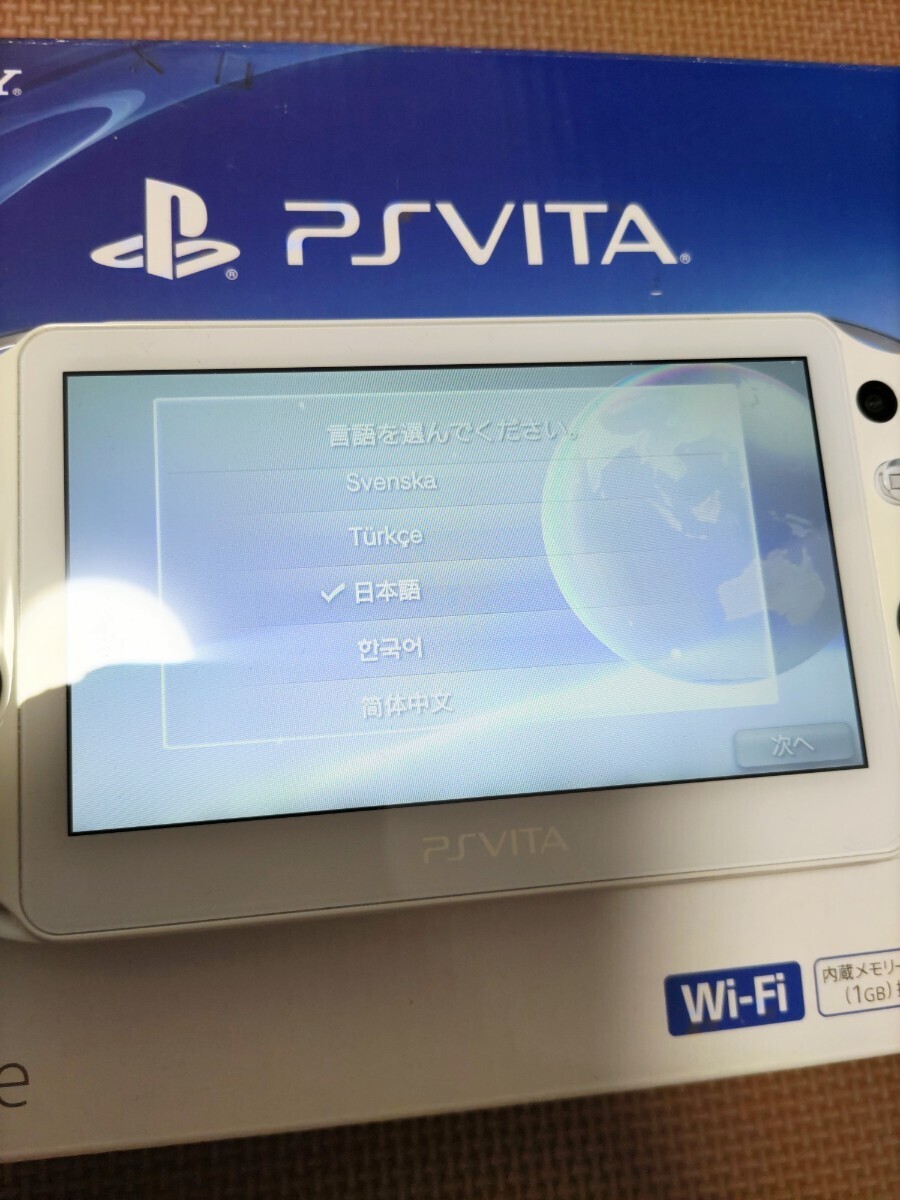 美品 SONY PlayStation Vita ホワイト PCH-2000 ZA12 PSVITA Wi-Fi プレイステーションヴィータ PSvita White プレステ ヴィータ PS Vita _画像8