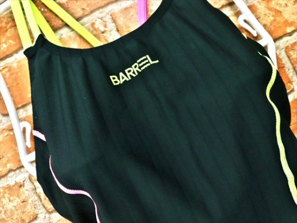 BE2-F21☆//BARRELバレル♪アシンメトリーステッチカラー☆ハーフスパッツ競泳水着※一番安価な送料はゆうパケットなら210円の画像2