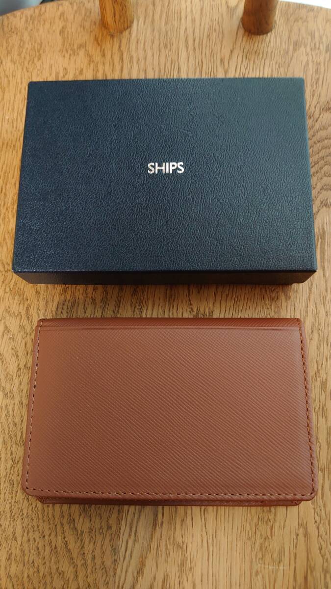 SHIPS カードケース　ブラウン【新品未使用】_箱は角のスレが少々あります