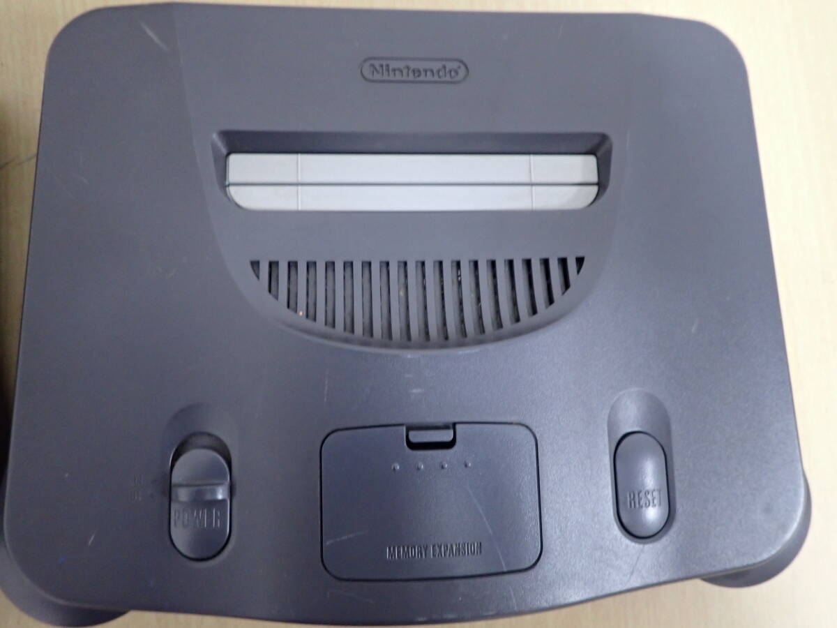 「6053/S5A」まとめて3点 本体2台+ACアダプター1個 任天堂64 Nintendo64 ニンテンドー NUS-001 NUS-002 ゲーム機 ブラック ジャンク_画像9