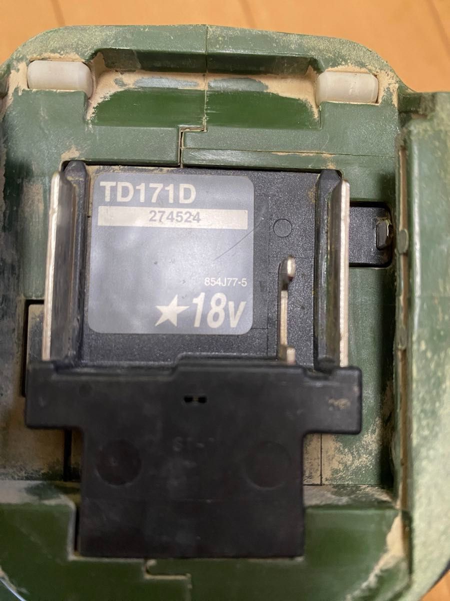 マキタ　充電式インパクトドライバー　TD171D