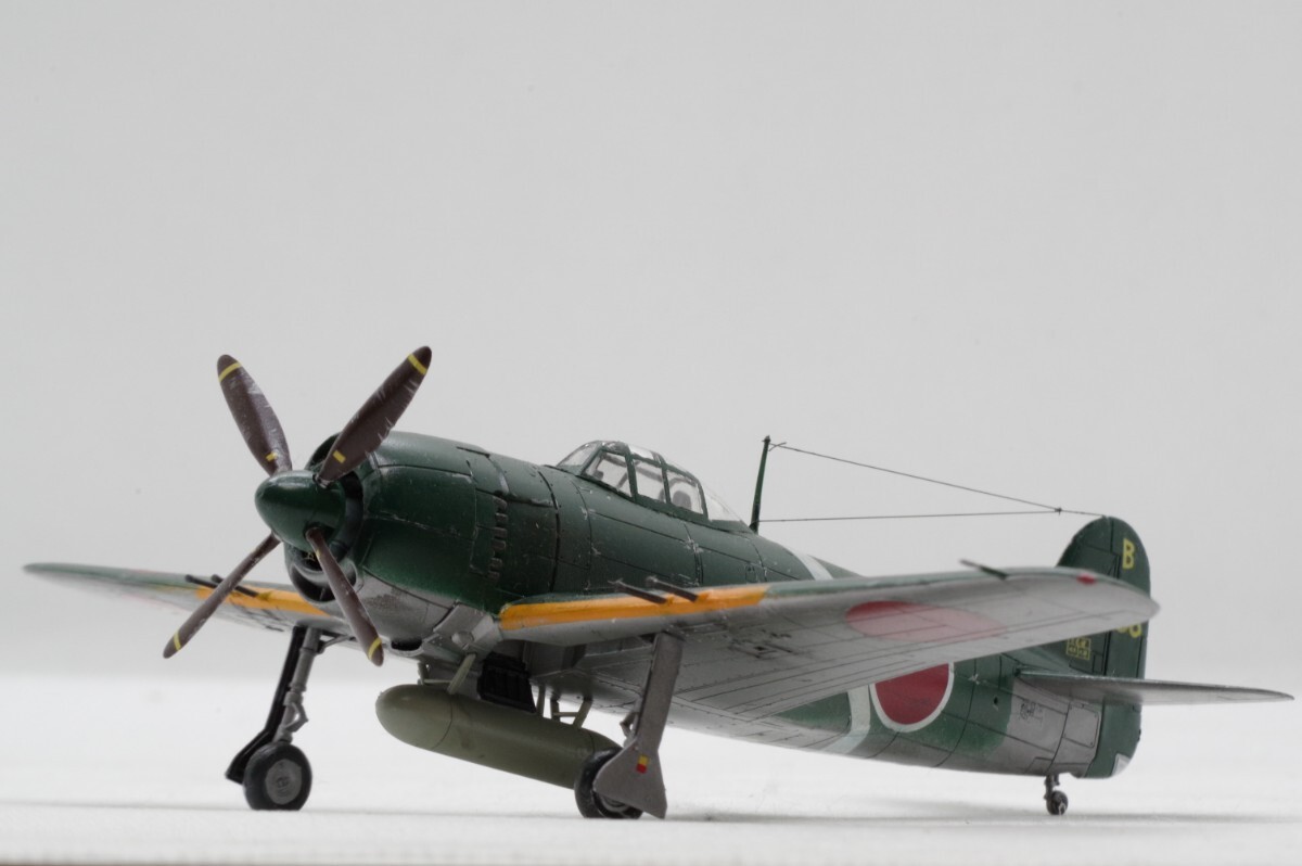 アオシマ　1/72　紫電改　後期型　343空　塗装済み完成品_画像1