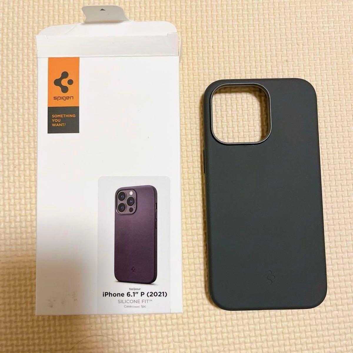 Spigen iPhone13Proケース シリコン 衝撃吸収 マット感 指紋防止 擦り傷防止 レンズ保護 超薄型 超軽量 