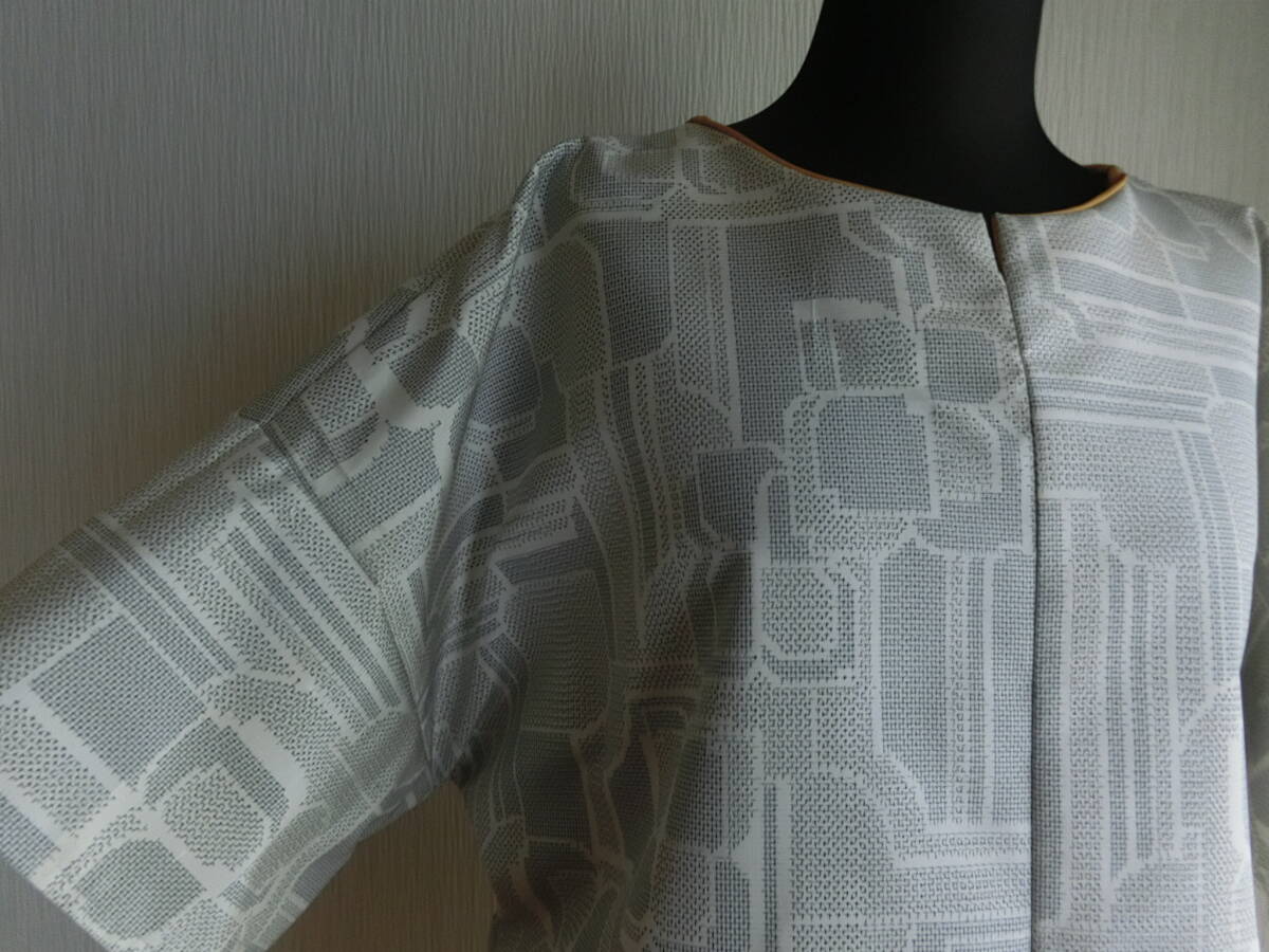 NO３9 着物リメイク 正絹大島紬のロングチュニック ひも付き サイズゆったり大きめ 送料無料 ハンドメイドの画像2