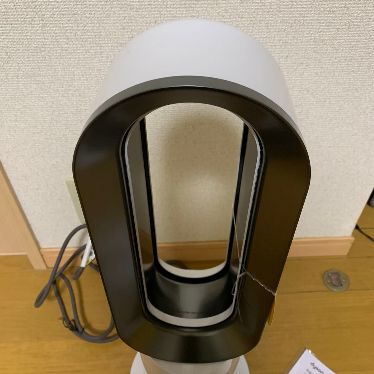 ダイソン Hot Coolセラミックファンヒータ(AM09)ホワイト/ニッケル(2023年製)ほぼ未使用品