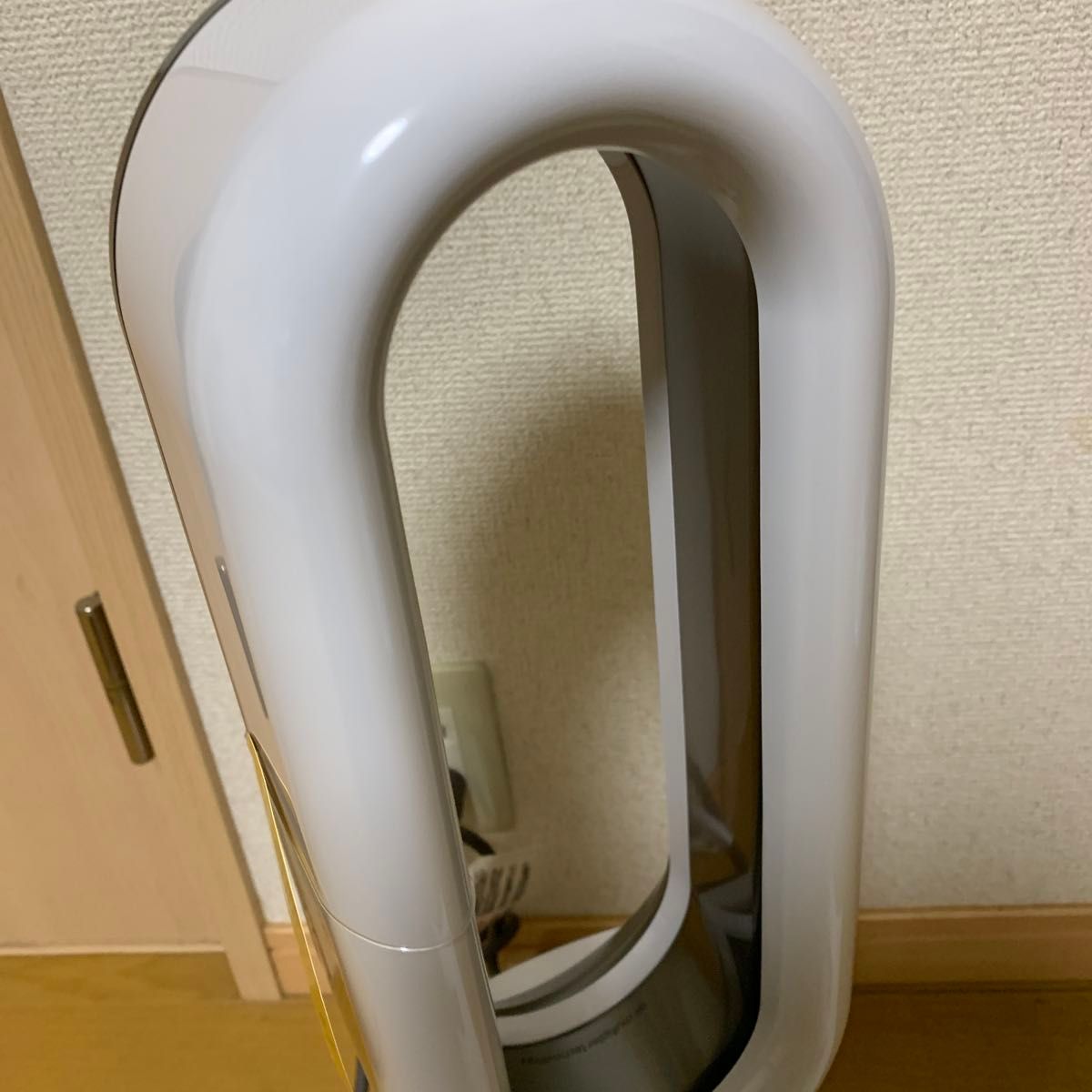 ダイソン Hot Coolセラミックファンヒータ(AM09)ホワイト/ニッケル(2023年製)ほぼ未使用品