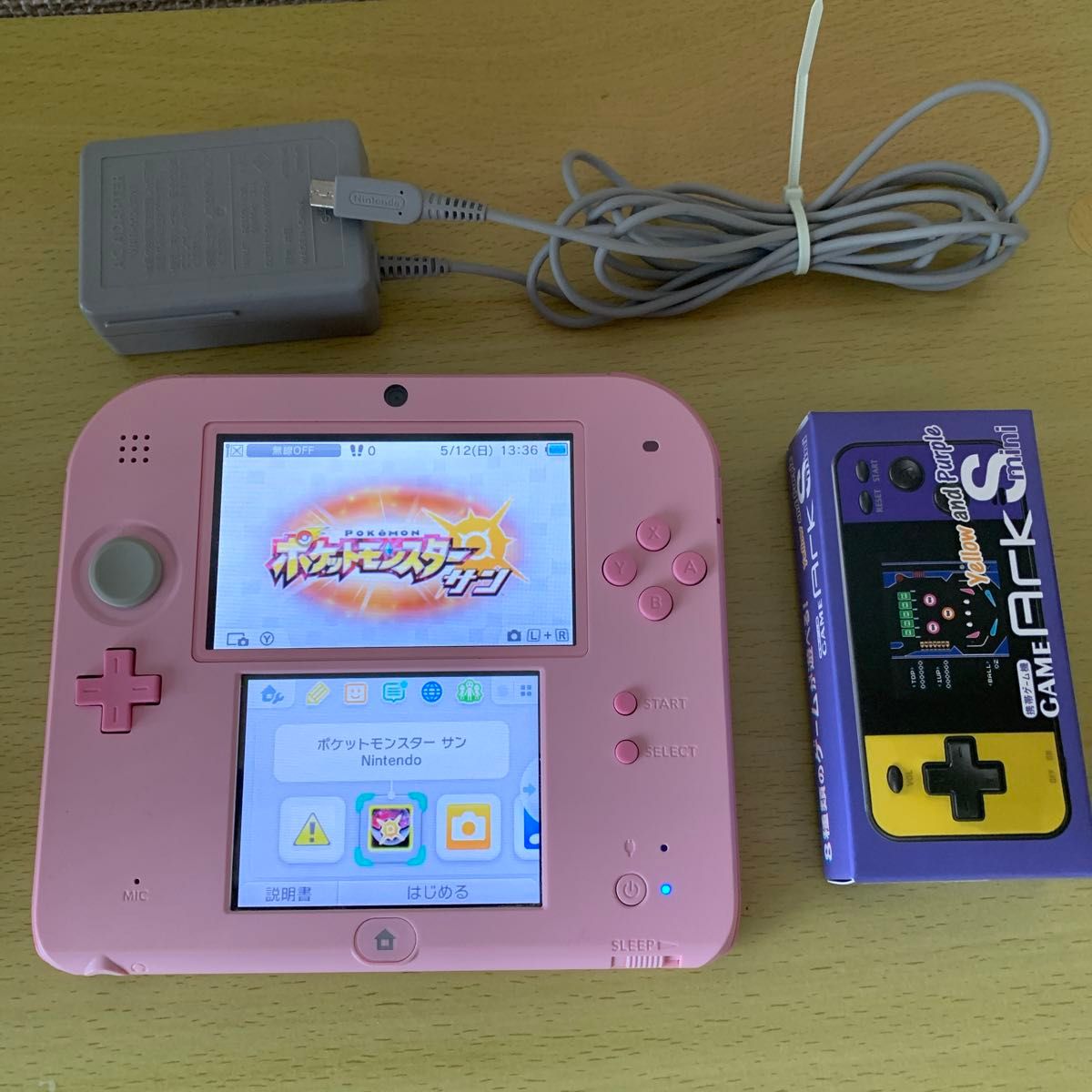 ニンテンドー2DS(ピンク)超美品とおまけのソフト(ポケモンサン)とミニ携帯ゲーム