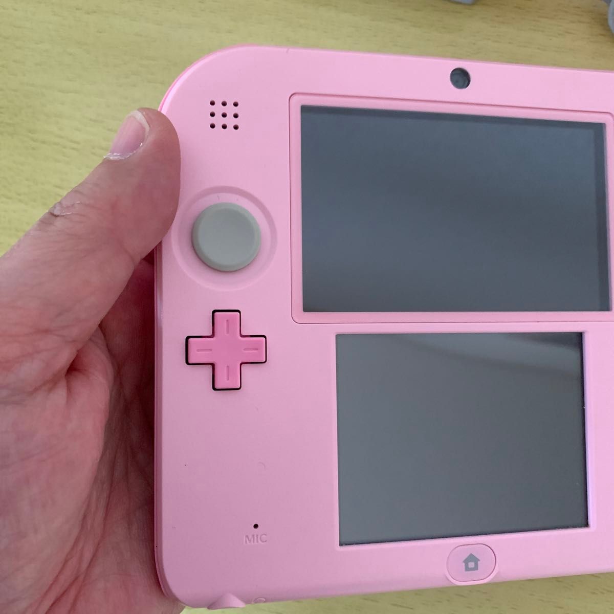 ニンテンドー2DS(ピンク)超美品とおまけのソフト(ポケモンサン)とミニ携帯ゲーム
