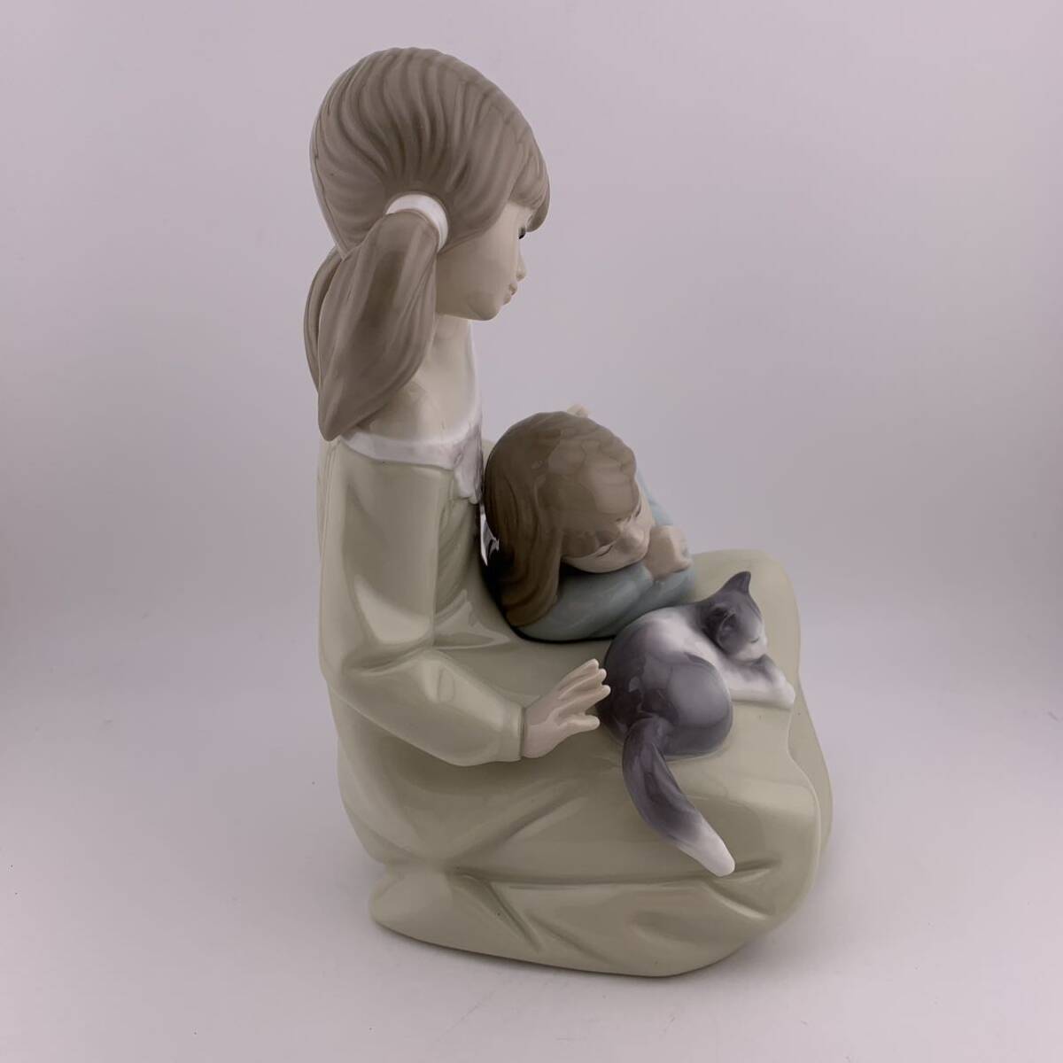 LLADRO リヤドロ 人形 置物 リトルシスター 姉妹 女の子 猫　陶器人形　少女　雑貨　フィギュリン　 【S81267-692】_画像4