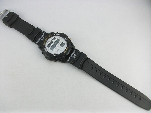 o30u50★CITIZEN 古い腕時計 デジタル時計 電池交換済 動作あり 在庫品_画像4