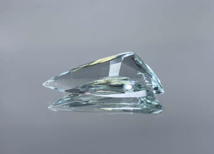 宝石ソーティング付き 天然　アクアマリン 18.750ct 縦34.0×横15.0×高さ7.3 866S_画像3