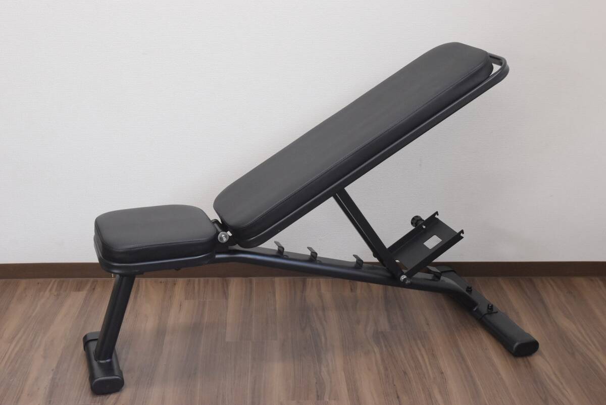 【中古】LEADING EDGE トレーニングベンチ 折りたたみ式 角度調節可能 耐荷重300kg ※ネジ歪みあり L0529-11x