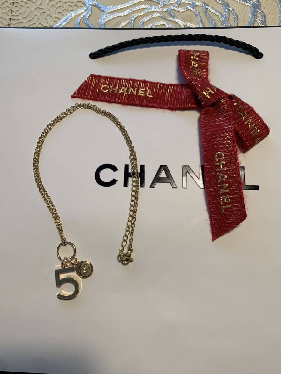 SALE 新品未使用　CHANEL 限定 非売品 ヘアバンド ノベルティ　 & CHANELホリデー チャーム ネックレスセット_画像1