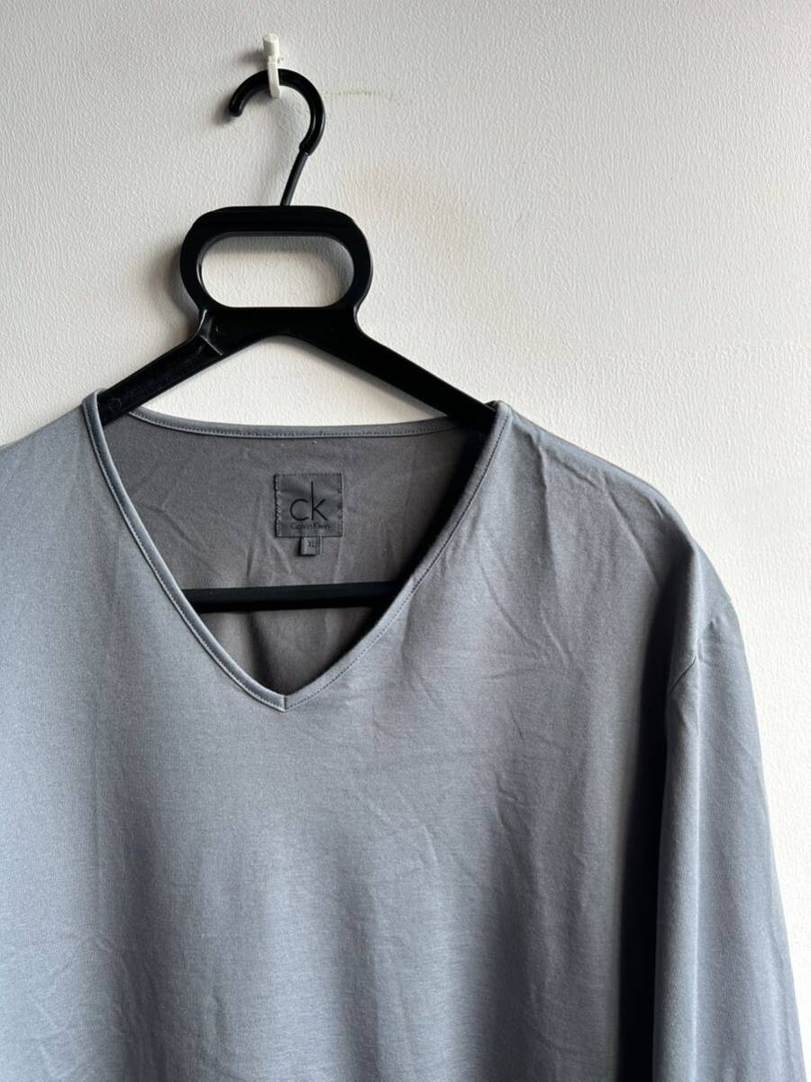 【美品】Calvin Klein カットソー 長袖 Tシャツ メンズ XL グレー 無地 Vネック ロンT カルバンクラインの画像1