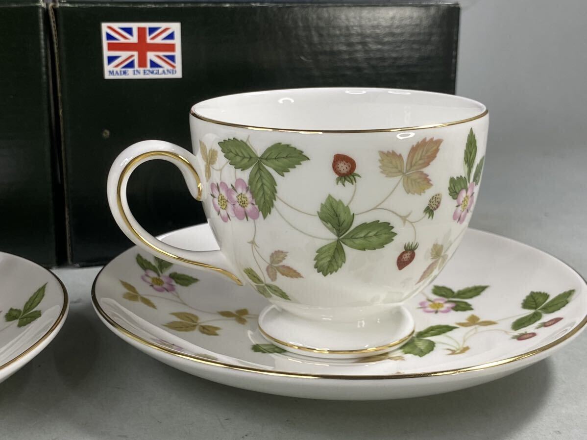 D240512-1【未使用】WEDGWOOD ウェッジウッド WILD STRAWBERRY カップ&ソーサー 黒壺 コーヒー椀皿（リー）2客セット ペア 洋食器 旧ロゴ_画像4