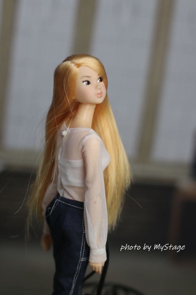 人形服msdr-24-165 ロング丈 タイトスカートと白いバルーンスリーブ 長袖tトップス（momoko/ジェニーなど1/6人形用）の画像4