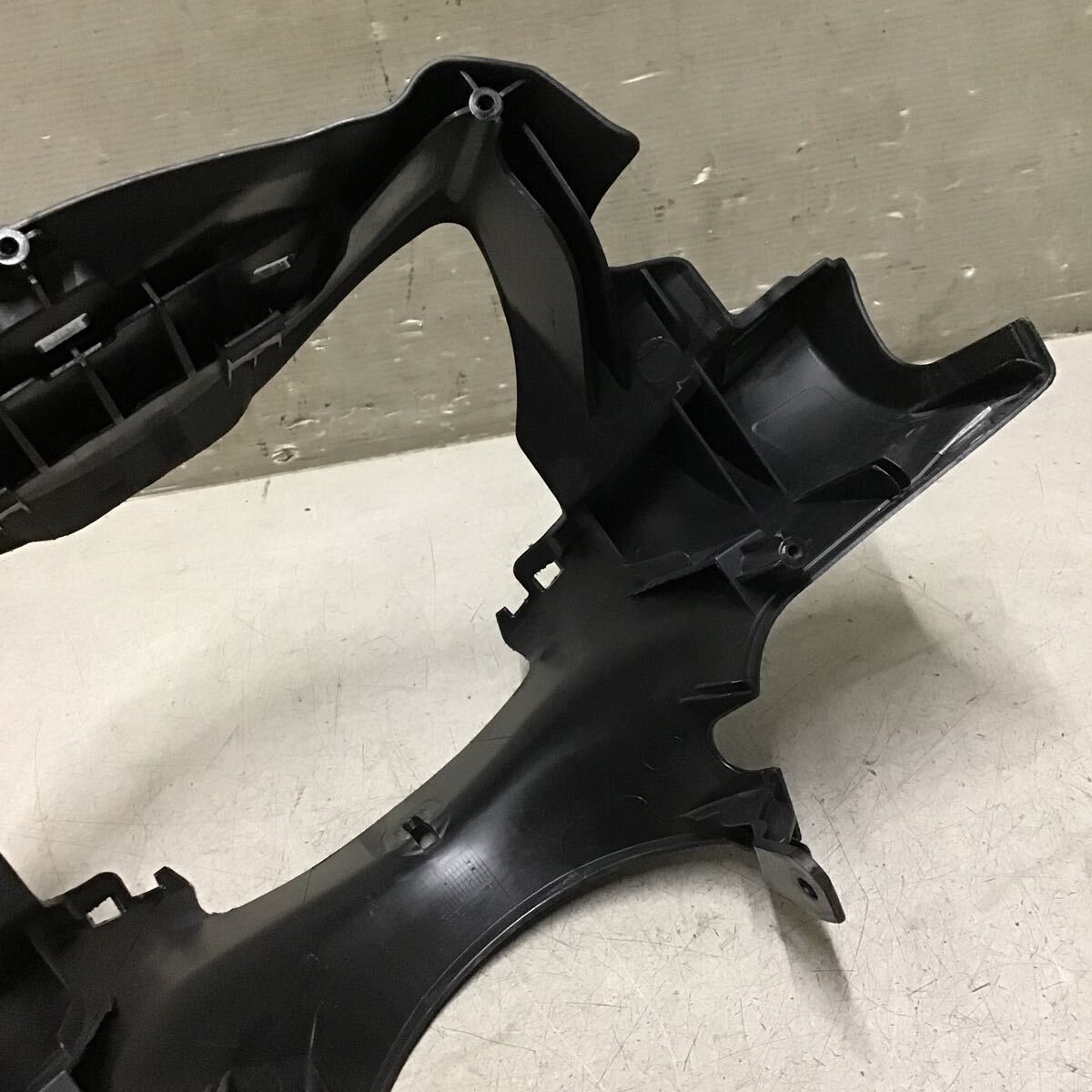 v15-10 スズキ アドレス125 DT11A ヘッドライトカバーインナーカバー　純正部品