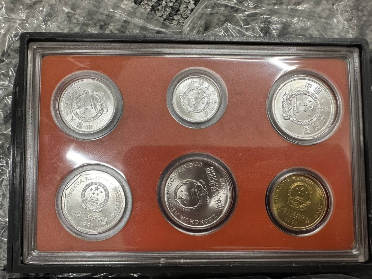 PBC 中国人民銀行 6種 硬貨セット 1分、2分、5分、1角、1元、5角（金色）ケース入り 中古品　コイン　DK001_画像5
