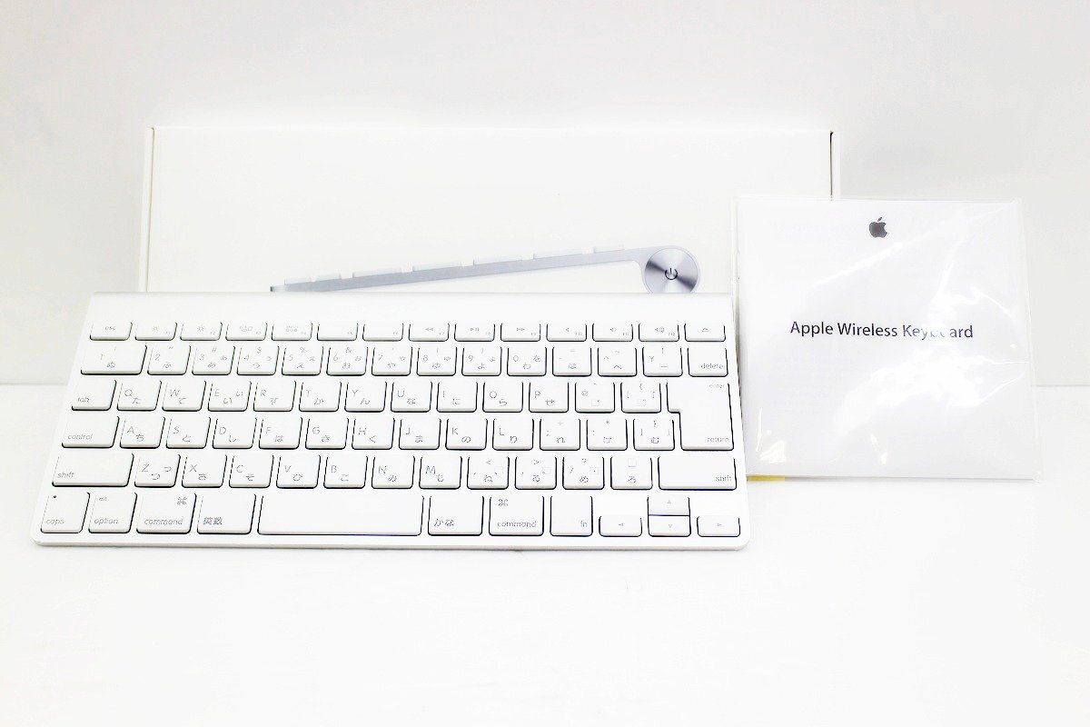 【JUNK】Apple MC184J/B A1314 Wireless Keyboard 無線キーボード 日本語(JIS)配列 付属品あり 単三電池別売り 動作未確認【tkj-02376】_画像1