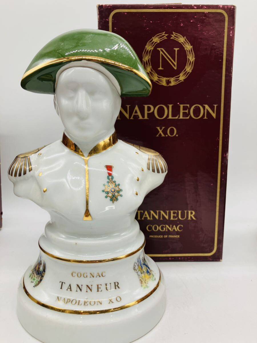 1es3 必見 ! TANNEUR ターナー NAPOLEON ナポレオン XO COGNAC コニャック ブランデー 陶器ボトル 洋酒 古酒 未開栓 現状品 !_画像1