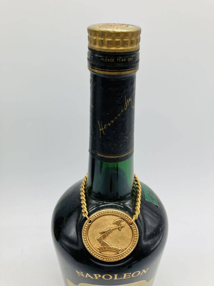 fs3 必見! Hennessy NAPOLEON 700ml 40% ヘネシー ナポレオン コニャック ブランデー 古酒 未開栓 現状品 !の画像2