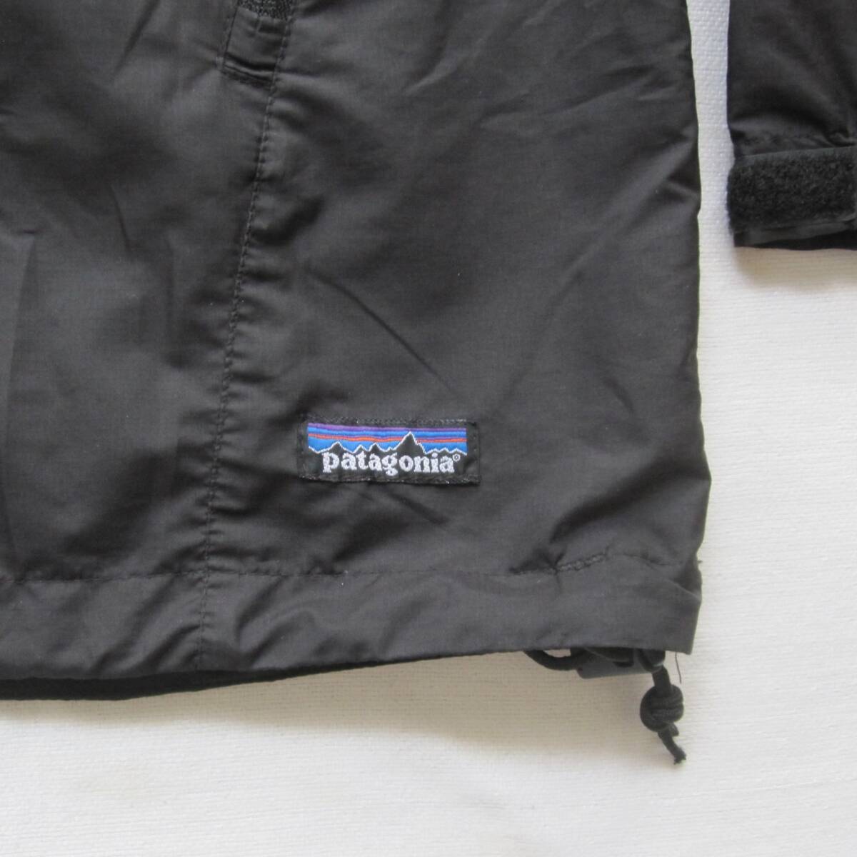 パタゴニア エッセンシェルプルオーバー (S) BLACK 2000年 パタゴニア エッセンシェルプルオーバー (S) BLACK 2000年