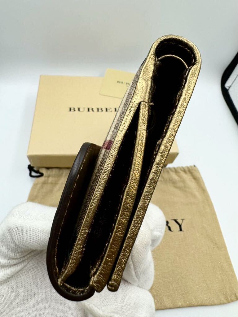 未使用品 バーバリー 二つ折り財布 ゴールド チェック PVC 小銭 未使用品 バーバリー 二つ折り財布 ゴールド チェック PVC 小銭