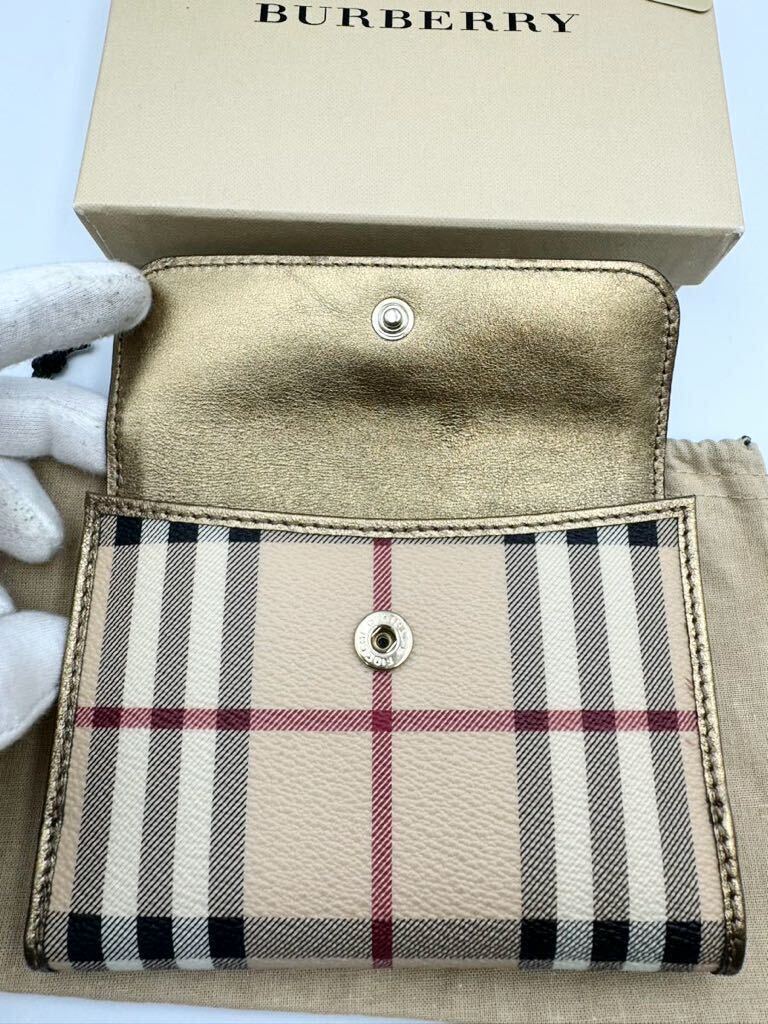 未使用品 バーバリー 二つ折り財布 ゴールド チェック PVC 小銭 未使用品 バーバリー 二つ折り財布 ゴールド チェック PVC 小銭