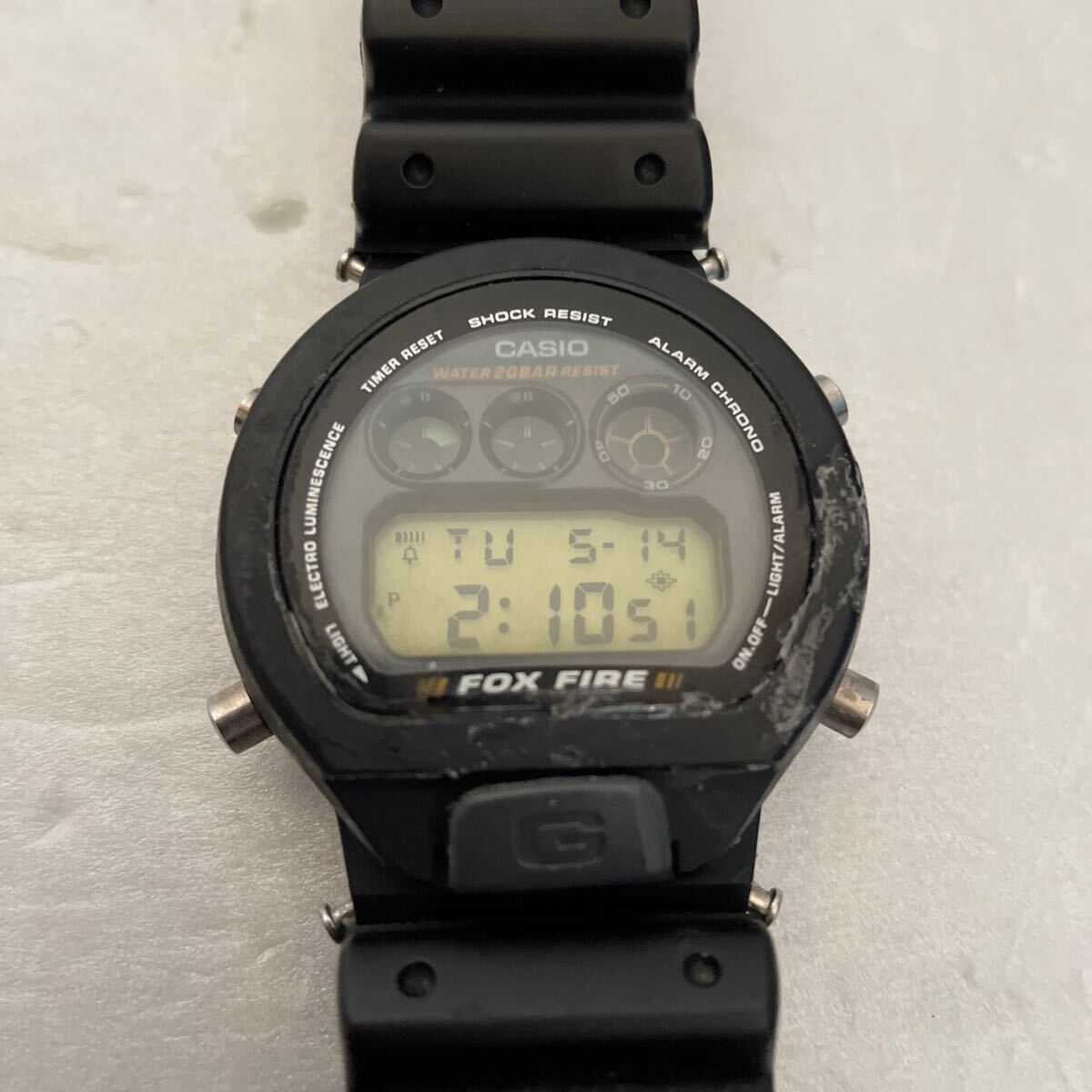 CASIO カシオ　★ 　カシオ　G-ショック　DW-6900　FOX FIRE（ベゼル？割れてます）　 (現在、稼働中） ★　（中古品）(ジャンク品）_画像8