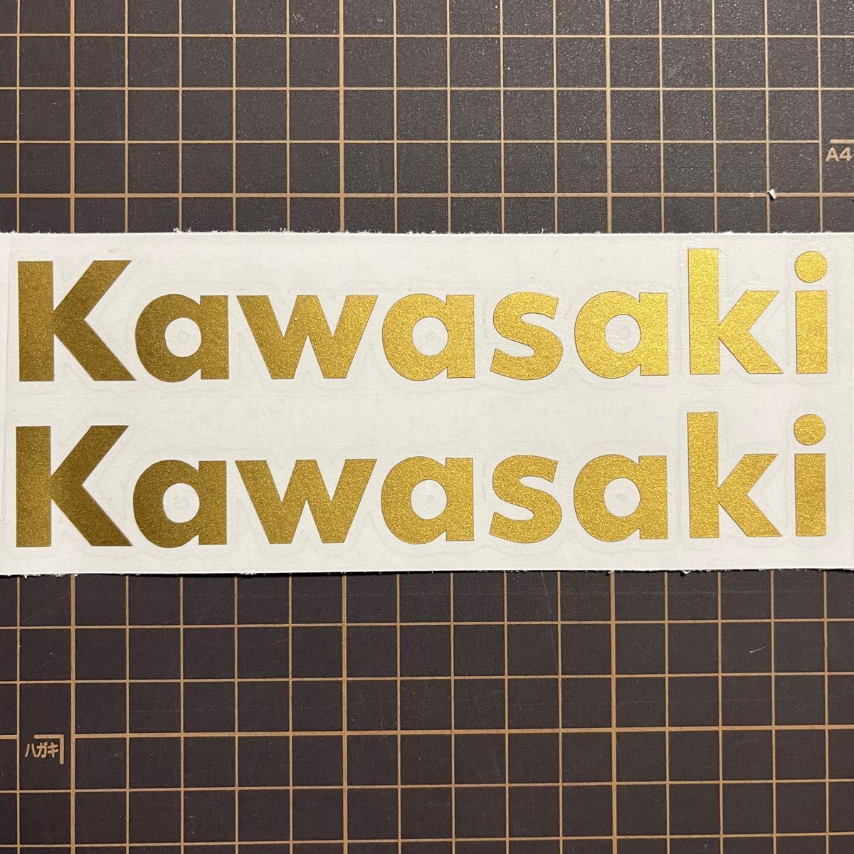 Kawasaki カッティングステッカー　黒　W19×H3cm 1セット【２枚】黒地に白文字　２枚　白地に黒文字　２枚　